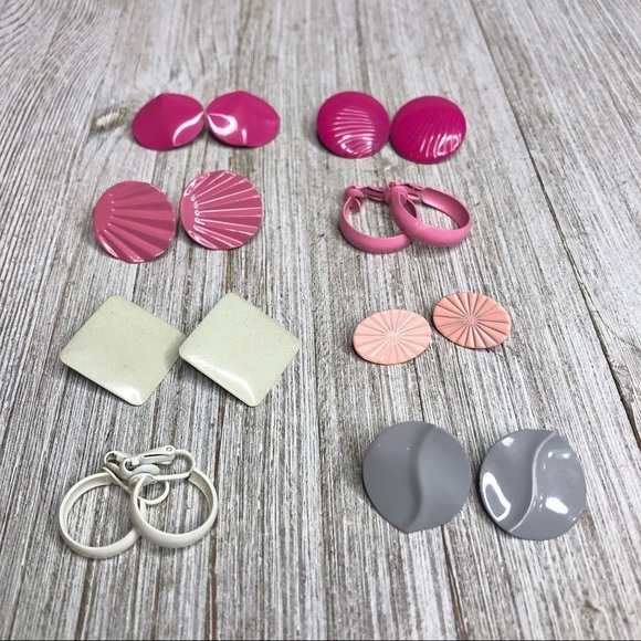 Vintage Jewelry - Vintage Metal and Enamel Lightweight Clip-on Earrings